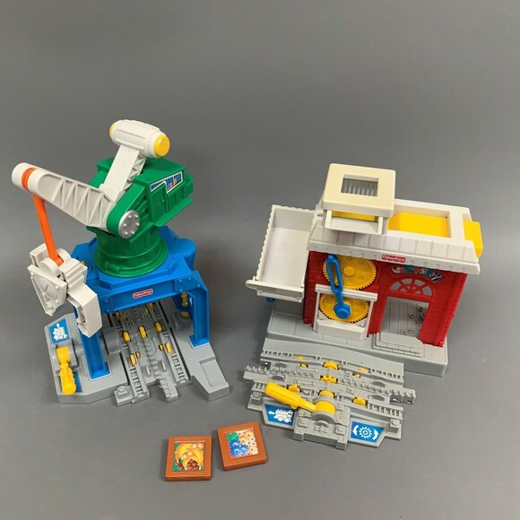 2005 Fisher Price Geo Trax H3464 Crankin Round Crane Loading Factory Station Toy - Picture 2 of 7
